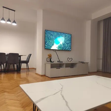 Апартаменти Gigabit High-speed Internet Modern