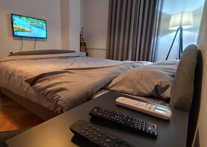 Апартаменти Gigabit High-speed Internet Modern *